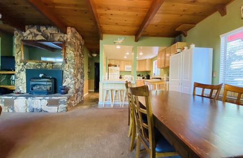 Cold Springs Cabin | Big Red Cabin 5 min drive to Pinecrest Dodge Ridge Starlink high speed internet