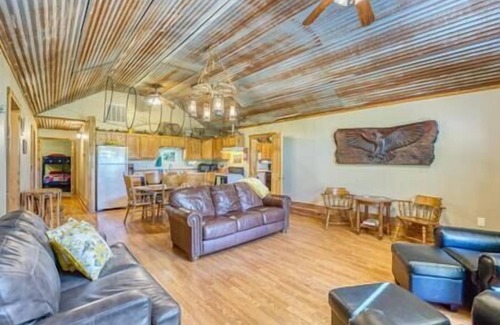 Norfork House | Big Red Lodge, Gatherings, Riverview, Wade-in River Access