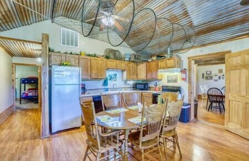 Norfork House | Big Red Lodge, Gatherings, Riverview, Wade-in River Access