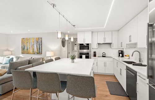 Aspen Condo | Big Savings, More Nights! 15% off 3 night stays thru Dec 14