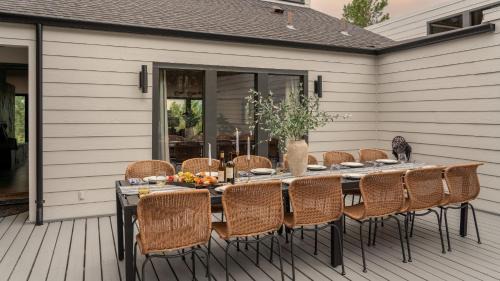 West Hills House | Big Sky by AvantStay Mountain Home w Great Views Hot Tub Al Fresco Dining