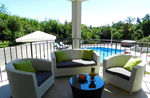 Drenje Villa | Big spacious villa with 6 rooms, beautiful terrace & swimming pool and sea view