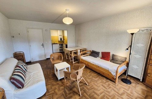 Les Sablettes Apartment | Big Studio in the peace with SWIMMING POOL and in 5mn in feet of the BEACH