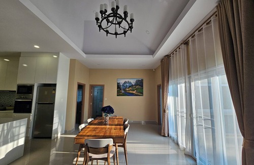 Huai Yai House | Big swimming pool garden VILLA pattaya