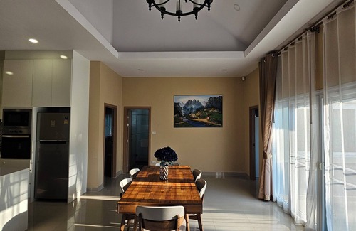 Huai Yai House | Big swimming pool garden VILLA pattaya