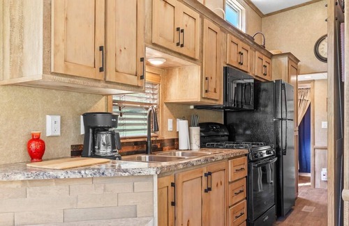 Wildwood House | Big-Tiny Farm Stay w/Pool-15Min to Chattanooga!