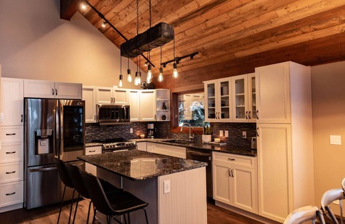 Snow Pine Estates Ski Chalet | Big White Is Calling - Big White BC