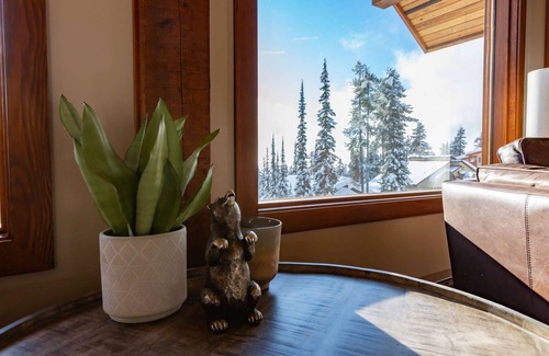 Snow Pine Estates Ski Chalet | Big White Is Calling - Big White BC