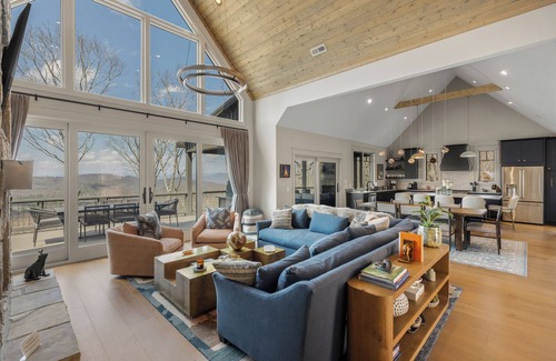 Glenville House | Biggie's Retreat - Long Range Views in Chinquapin Community, Glenville NC