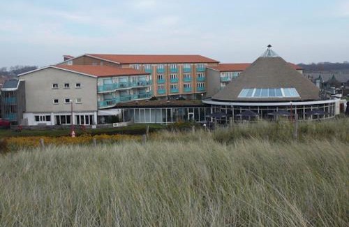 Julianadorp aan zee Apartment | Bij de duinen 300 meter van de zee gratis wifi huisdieren toegestaan thuiswerkplek