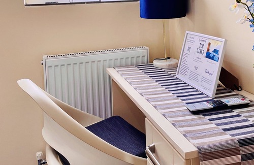 Chorlton-cum-Hardy Apartment | Bijou Flat-Private Kitchen Bathroom & Free Parking