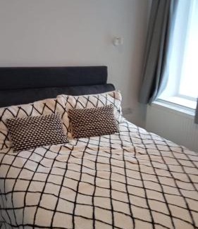 Merthyr Vale House | Bike Park Cottage Sleeps 5 with Pet