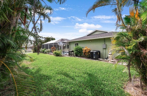 Pelican House | Billiards and Poolside Bliss Centrally located in SE Cape Coral, Pet Friendly!