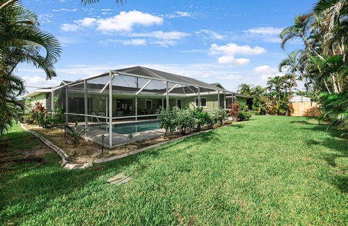 Pelican House | Billiards and Poolside Bliss Centrally located in SE Cape Coral, Pet Friendly!
