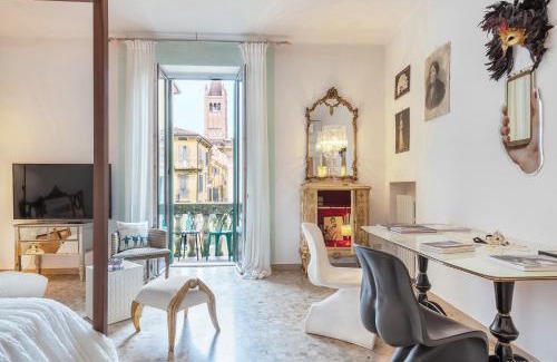 Citta Antica Apartment | Billie's Flat WHITE - art & design apt in Verona historic centre