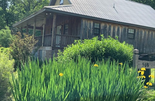 Mountain View Cabin | Billie’s Bunkhouse~Quiet location close to town!