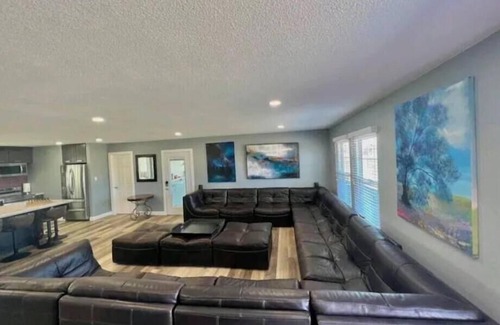Victorville House | Billion Rock Escape - a large beautiful secluded oasis minutes from town