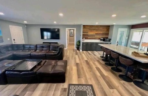 Victorville House | Billion Rock Escape - a large beautiful secluded oasis minutes from town