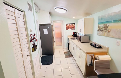 Wilton Manors House | Billy's Resort -Men only-Clothing optional-Secluded Bungalow