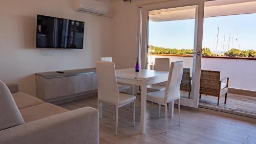 Porto Ottiolu House | Bilo e monocali sul molo 100m spiaggia by PortoOttioluAffitti