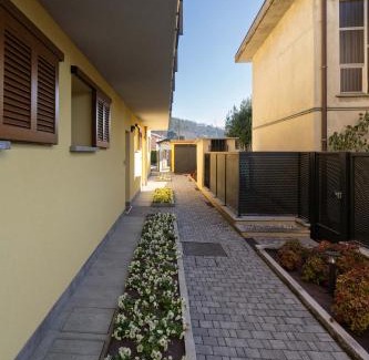 Capiago Intimiano Apartment | Bilocale Viola - Monolocale Ciclamino - Cascina Da Rosa