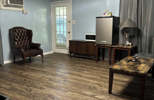 Biloxi House | Biloxi Coastal 1 bedroom, 1, bath, living area in a Private Home