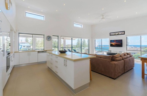 Yamba Apartment | Bimbadeen Penthouse Located on top Yamba Hill