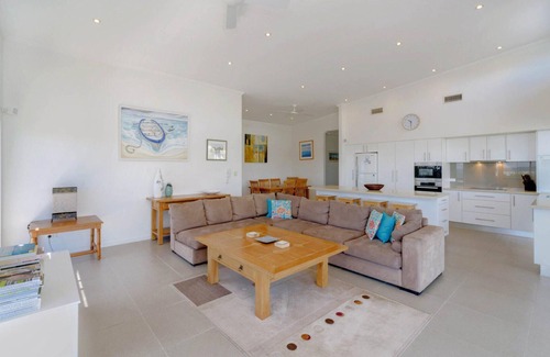 Yamba Apartment | Bimbadeen Penthouse Located on top Yamba Hill