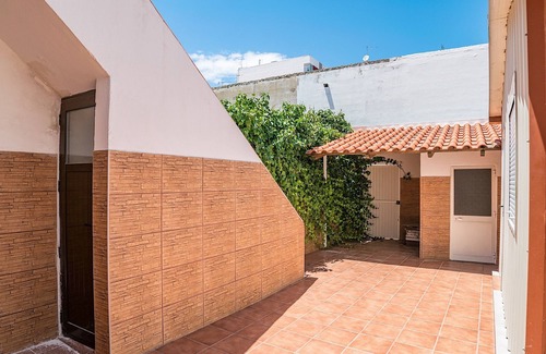 Se Apartment | Binge Red Apartment, Wifi, AC, Terrace