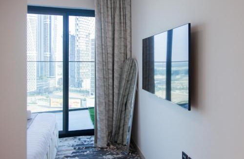 Business Bay House | Binghatti canal with private jacuzzi burj khalifa view kings