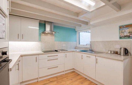 Scarborough House | Binkleys Cottage - Two Bedroom House, Sleeps 4
