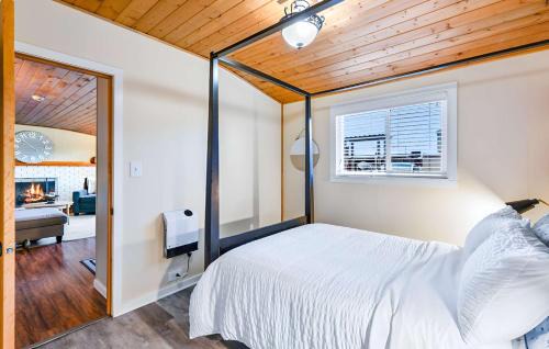Birch Bay House | Birch Bay Retreat between creek and bay