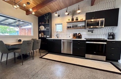 Birch Bay Cabin | Birch Bayside Retreat - AC, Pet Friendly & Close to the Beach! Luxury 2 Bedroom