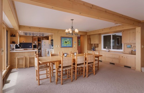 Maple City House | Birchway Breeze Lakefront Firepit 10min Glen Arbor