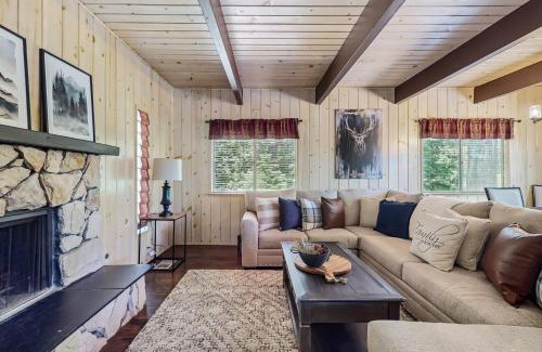 Blue Jay House | Birchwood Bliss