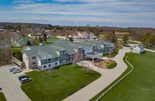 Sister Bay Hotel | Birchwood Lodge