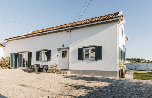 Lourinha Cottage | Bird House Minor!
