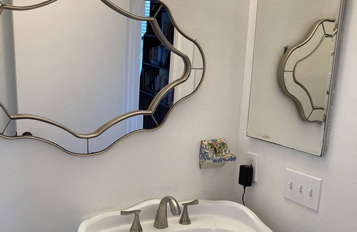 La Jolla Mesa Apartment | Birdrock surf and beach retreat