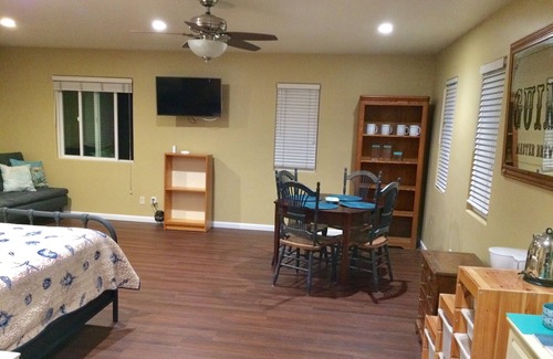 La Jolla Mesa Apartment | Birdrock surf and beach retreat