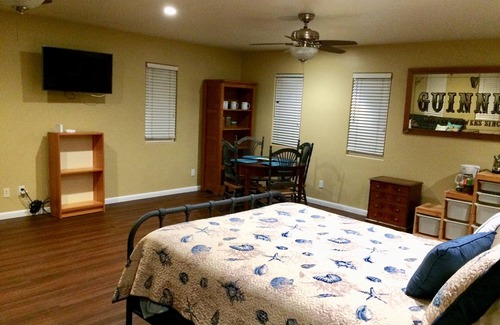 La Jolla Mesa Apartment | Birdrock surf and beach retreat