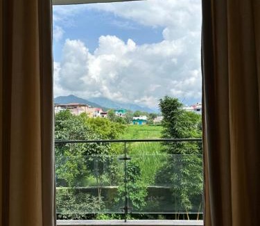 Bullawala Apartment | Birds and leaves