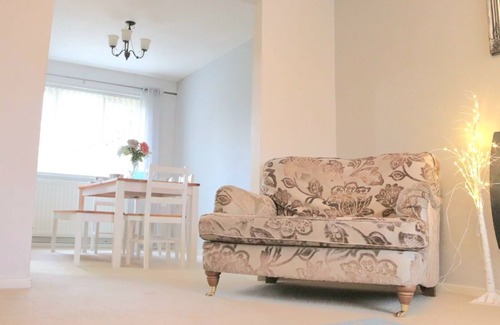 Edgbaston House | Birmingham Central 4 Bedroom House with Free Parking and WIFI