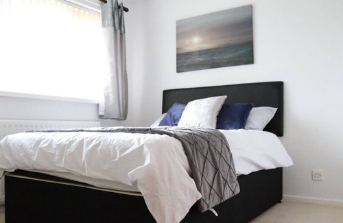 Edgbaston House | Birmingham Central 4 Bedroom House with Free Parking and WIFI