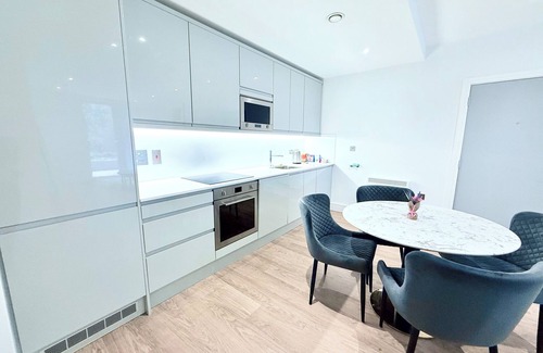 Birmingham City Centre Apartment | Birmingham Central Modern Stay at Chinese Square Free WiFi
