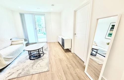 Birmingham City Centre Apartment | Birmingham Central Modern Stay at Chinese Square Free WiFi