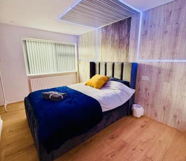 Birmingham Apartment | Birmingham City Centre- 9 bed house with free parking
