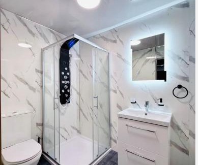 Birmingham Apartment | Birmingham City Centre- 9 bed house with free parking