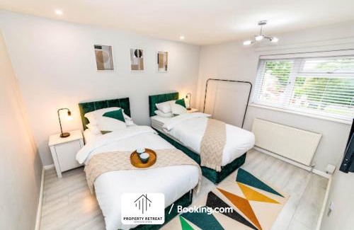 Little Hay House | Birmingham Near Airports & NEC, Contractors & Leisure Stays Property Retreat Short Lets & Serviced Accommodation