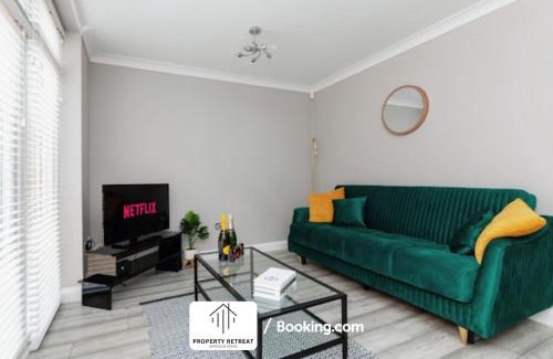 Little Hay House | Birmingham Near Airports & NEC, Contractors & Leisure Stays Property Retreat Short Lets & Serviced Accommodation