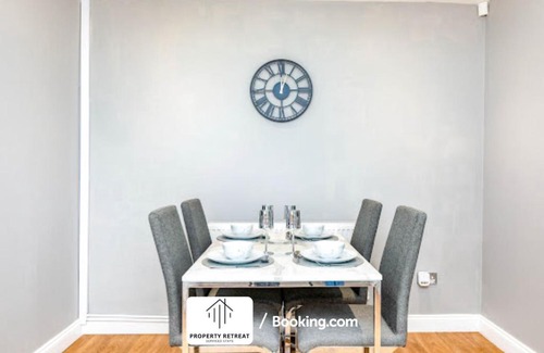 Little Hay House | Birmingham Near Airports & NEC, Contractors & Leisure Stays Property Retreat Short Lets & Serviced Accommodation